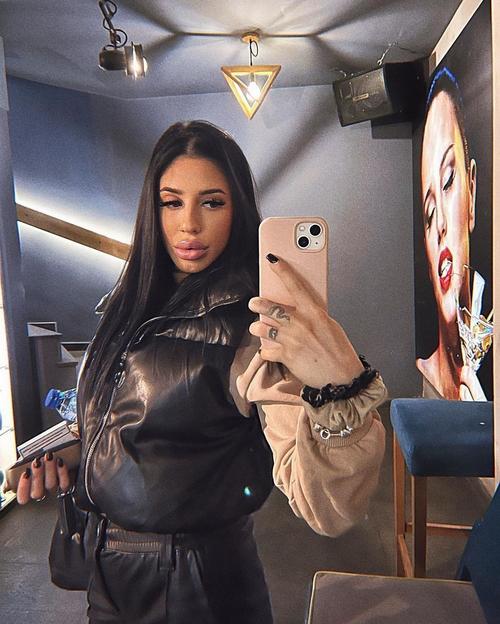 What's the name of this pornstar?