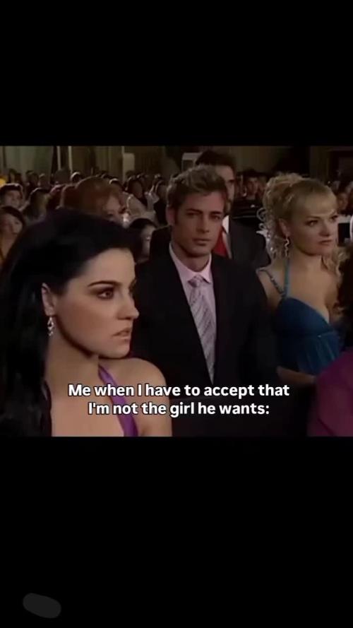 I know shes an actress but cannot remember 