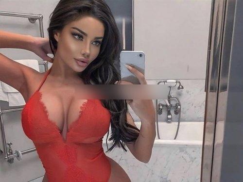 What's the name of this pornstar?