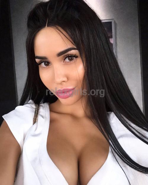 What's the name of this pornstar?