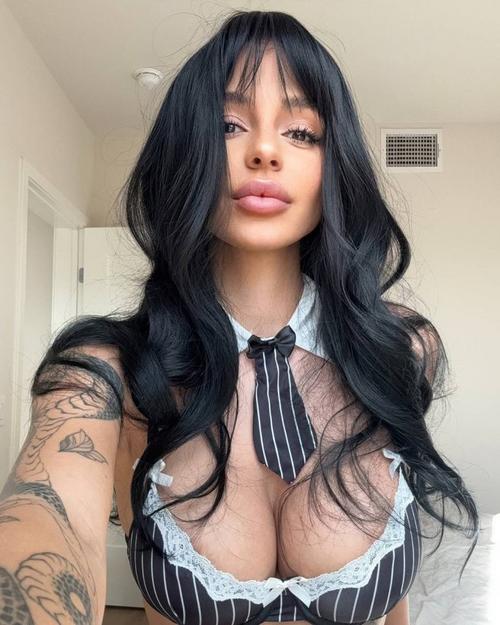 What's the name of this pornstar?