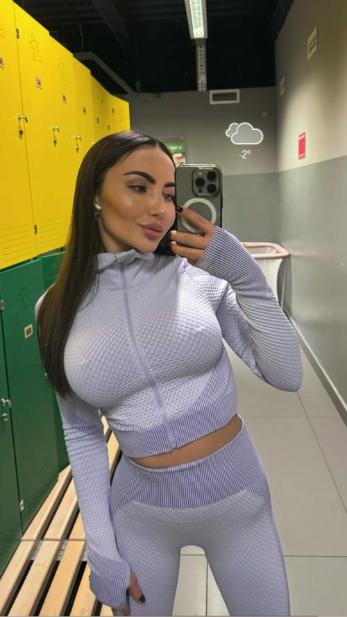 What's the name of this pornstar?