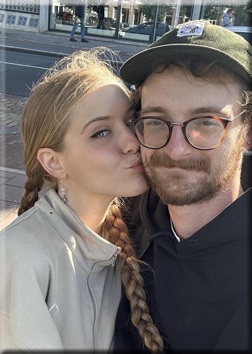 What's the name of this pornstar?