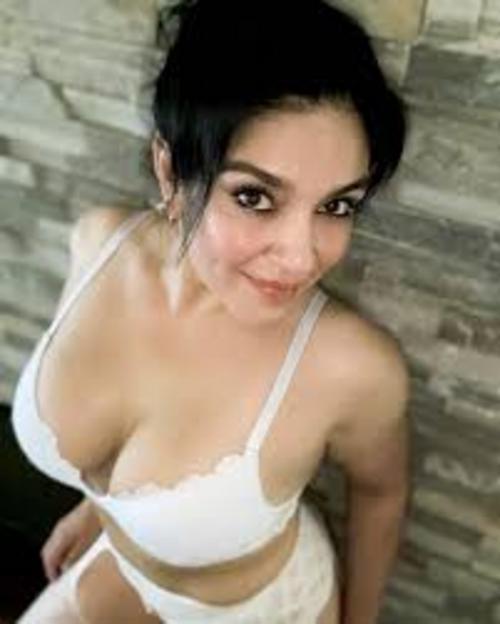What's the name of this pornstar?