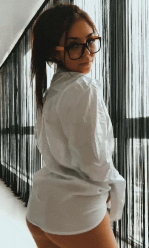 What's the name of this pornstar?