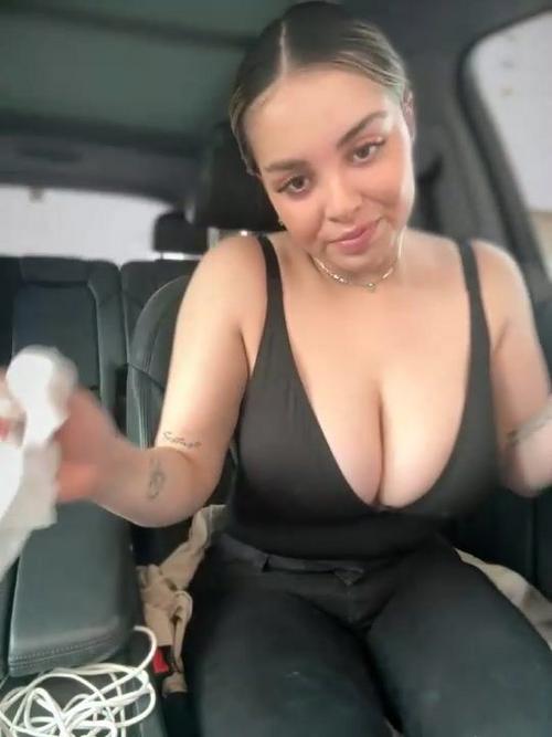 What's the name of this pornstar?