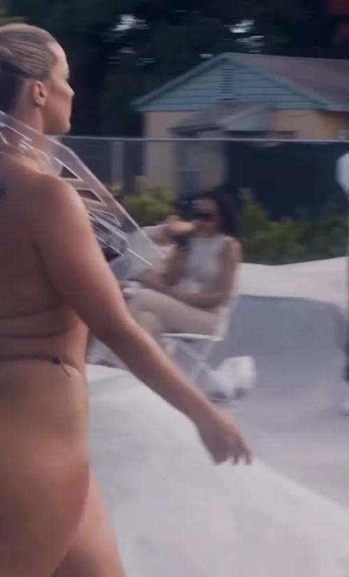 What's the name of this pornstar?