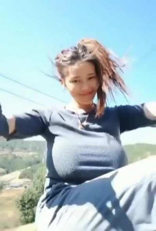 What's the name of this pornstar?