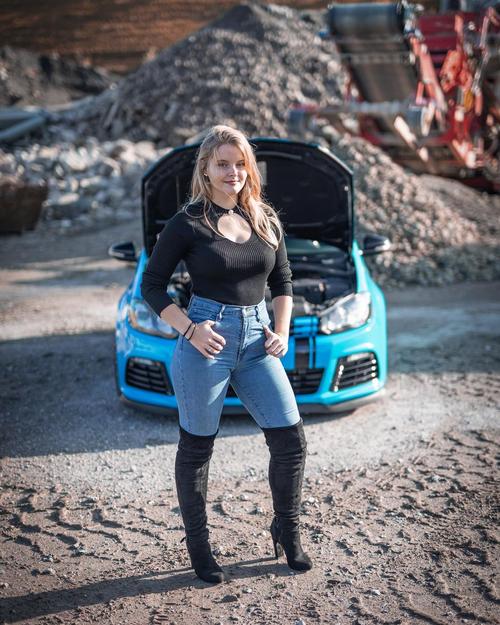 What's the name of this pornstar?