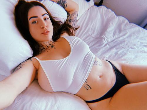 What's the name of this pornstar?