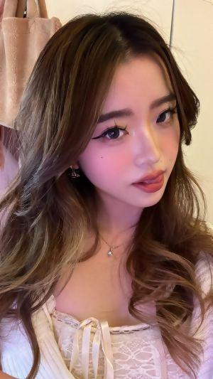 Whats this girl name? Source? Full photoshoot?