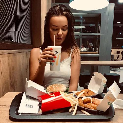 What's the name of this pornstar?