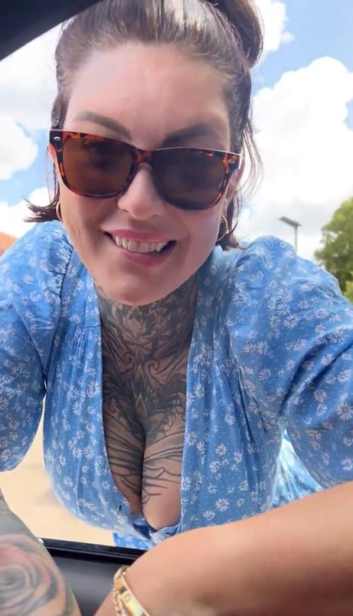 What's the name of this pornstar?