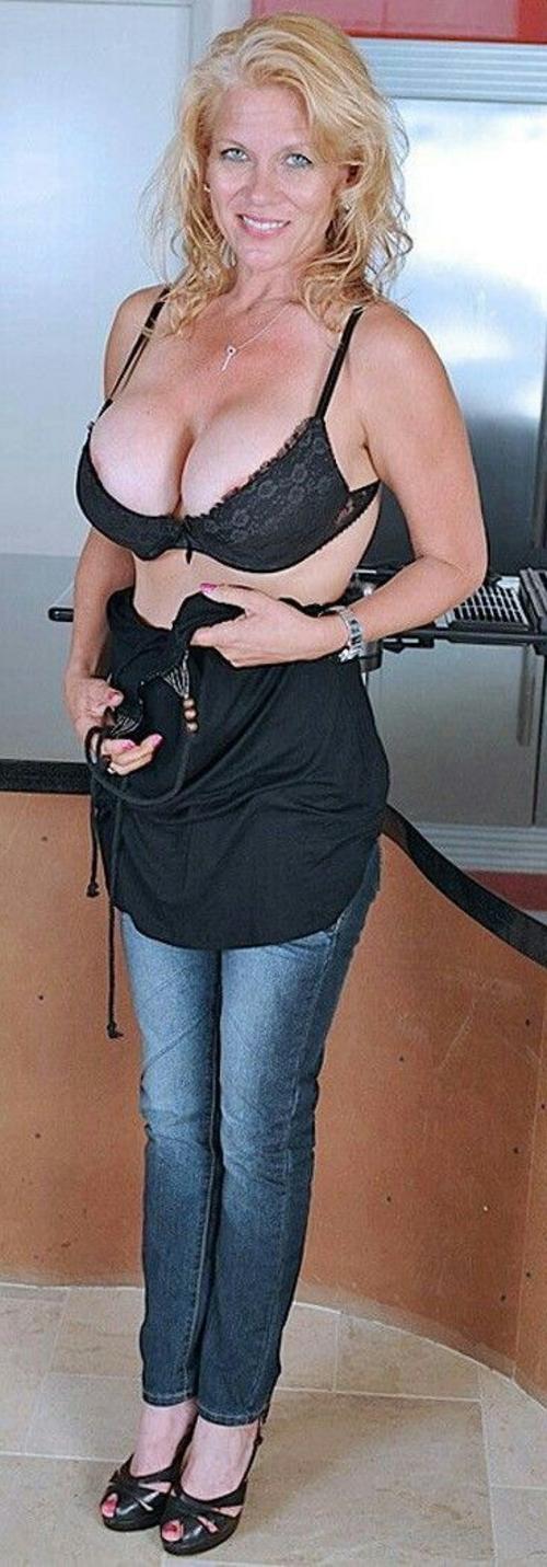 What's the name of this pornstar?