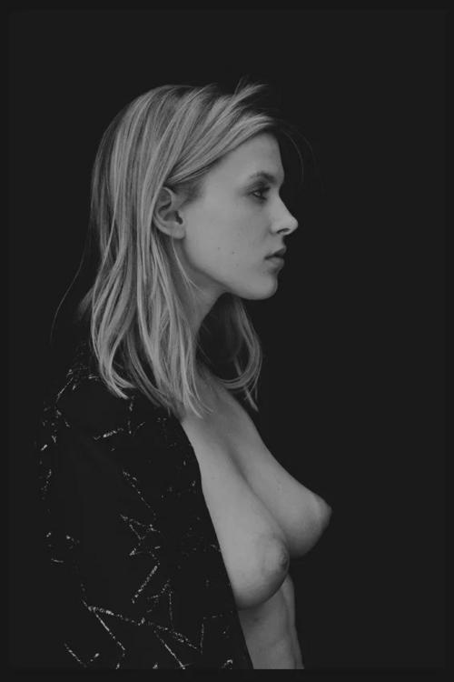 What's the name of this pornstar?