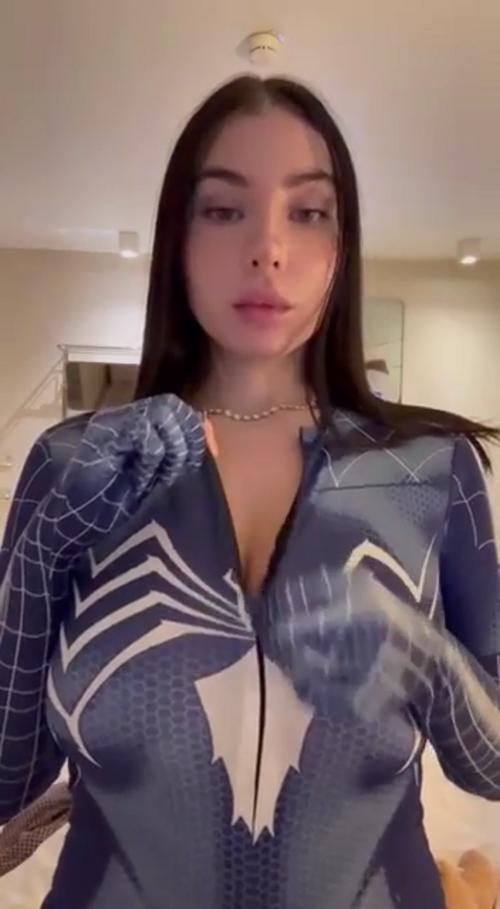 What's the name of this pornstar?