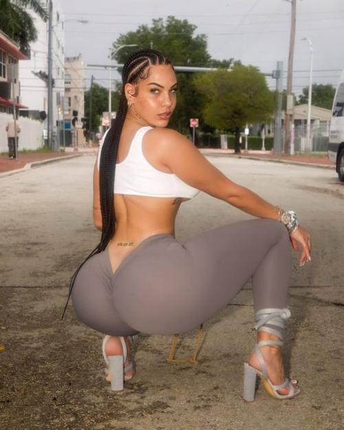 What's the name of this pornstar?