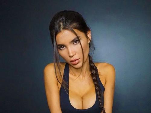 What's the name of this pornstar?