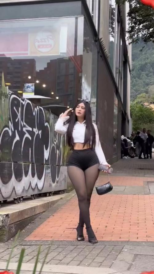 What's the name of this pornstar?