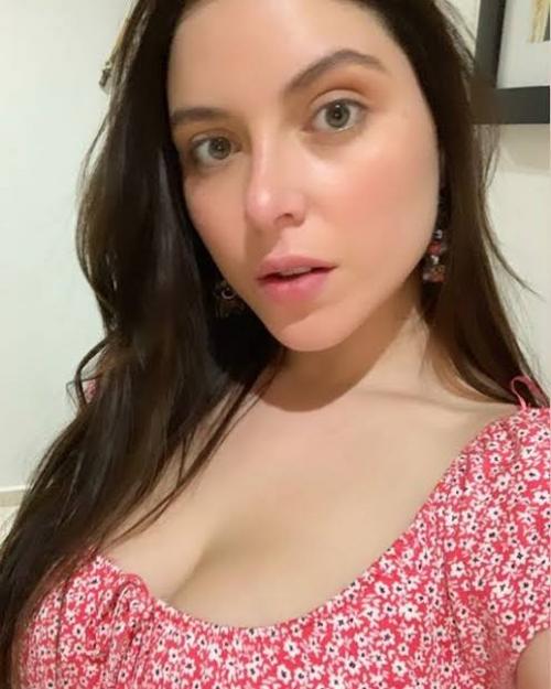 She is Estefania Veloz (Not a Pornstar) https://cl.pinterest.com/pin/estefania-veloz-on-instagram-ya-es-vintage-subir-fotos-as--666180969898445883/