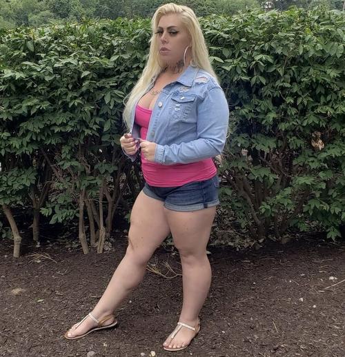 What's the name of this pornstar?