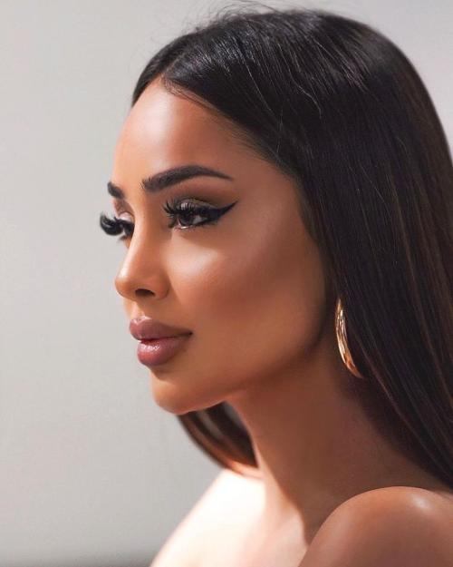 Whats this girls name? Source? Full photoshoot?