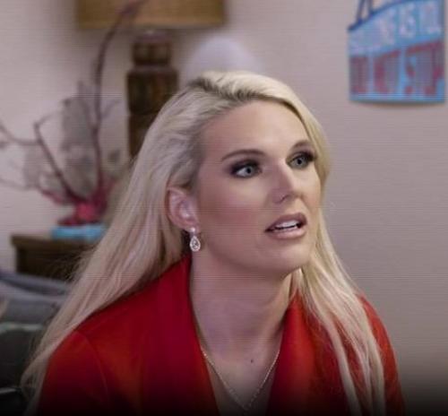 What's the name of this pornstar?
