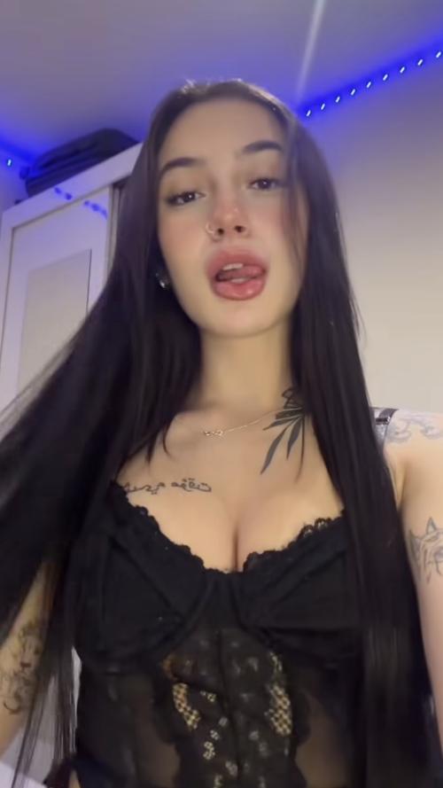 What's the name of this pornstar?
