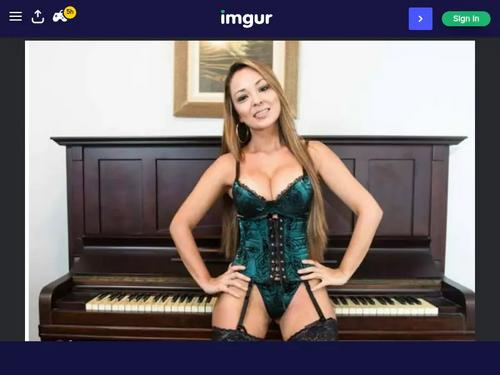 What's the name of this pornstar?