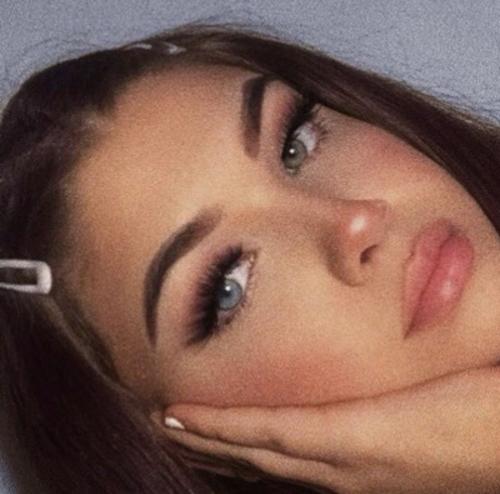 What's the name of this pornstar?