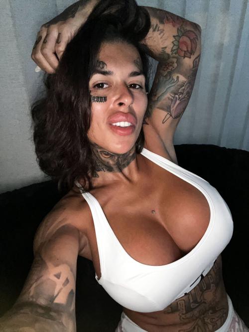 What's the name of this pornstar?