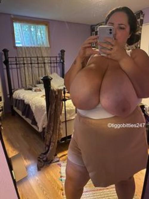 What's the name of this pornstar?