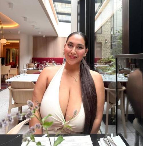 What's the name of this pornstar?