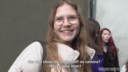 What's the name of this pornstar?