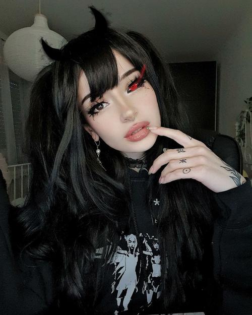 What's the name of this pornstar?