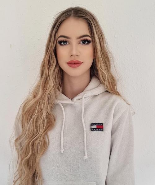 What's the name of this pornstar?