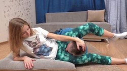     Lady Berta    -  FURIOUS GIRLS  Skinny chick in green leggings chokes man with her legs, vf2247x 1080p https://clips4sale.com/studio/32152/26124057/skinny-chick-in-green-leggings-chokes-man-with-her-legs-vf2247x-1080p