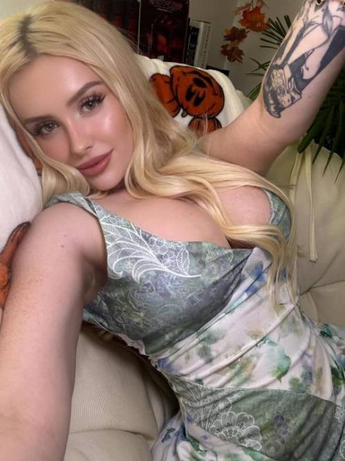 What's the name of this pornstar?