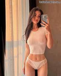 Whats this girl name? Source? Full photoshoot?