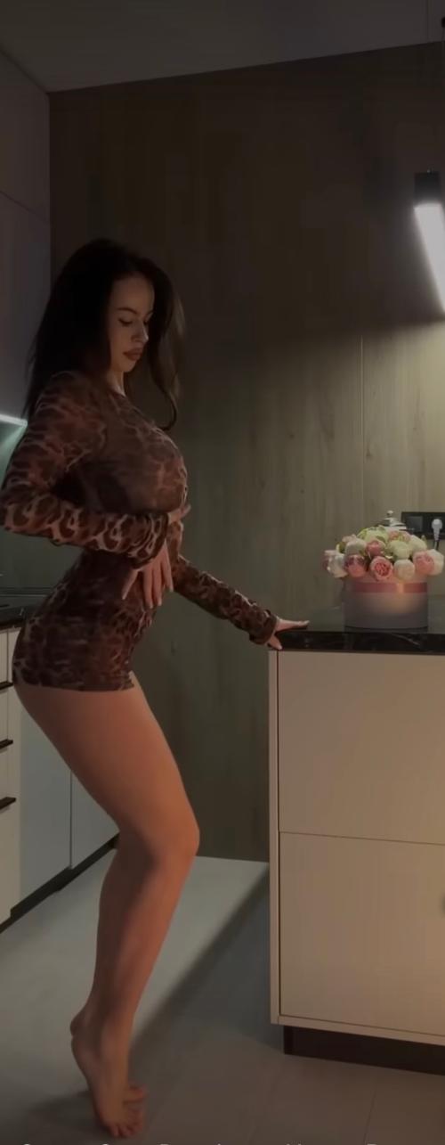 What's the name of this pornstar?