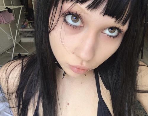 What's the name of this pornstar?