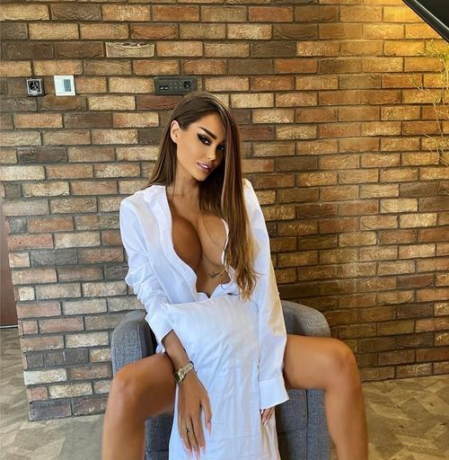 What's the name of this pornstar?