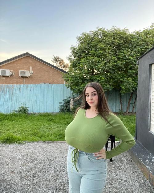 What's the name of this pornstar?