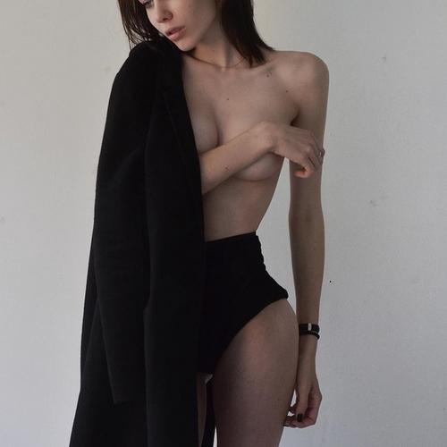 What's the name of this pornstar?