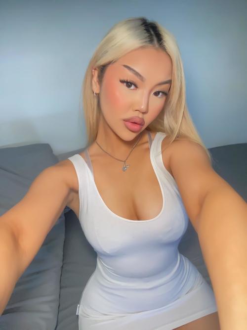 Whats this girl name? Source? Full photoshoot?