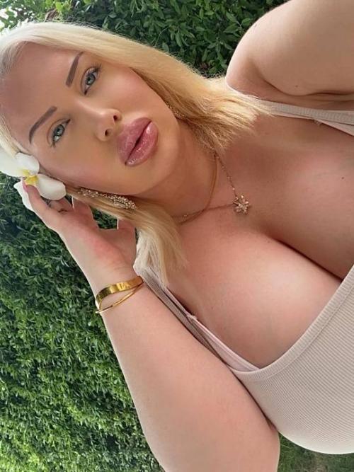 What's the name of this pornstar?