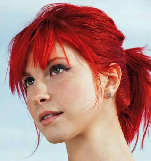 Hayley williams

Vocal for Paramore band, not pornstar, I wish