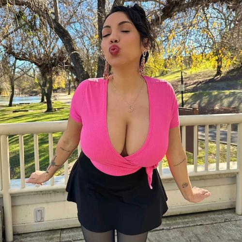 What's the name of this pornstar?