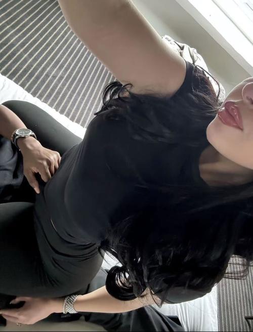 Whats this girl name? Source? Full photoshoot?