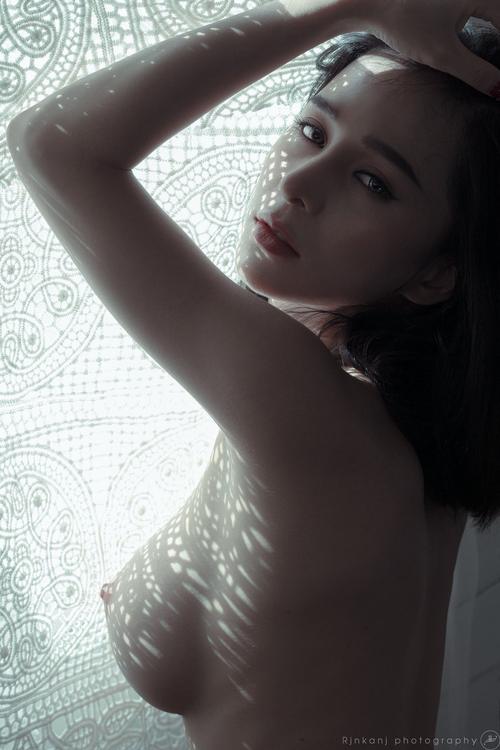 What's the name of this pornstar?
